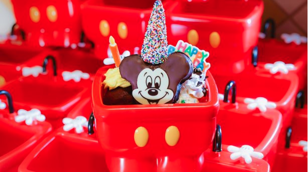 ミッキーの誕生日限定の食べ物 アナハイムディズニーリゾートでミッキーの誕生日を祝おう Mappy S Disney Dreams