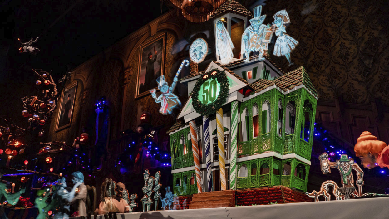ホーンテッドマンション 19のジンジャーブレッドハウスが完成 Mappy S Disney Dreams